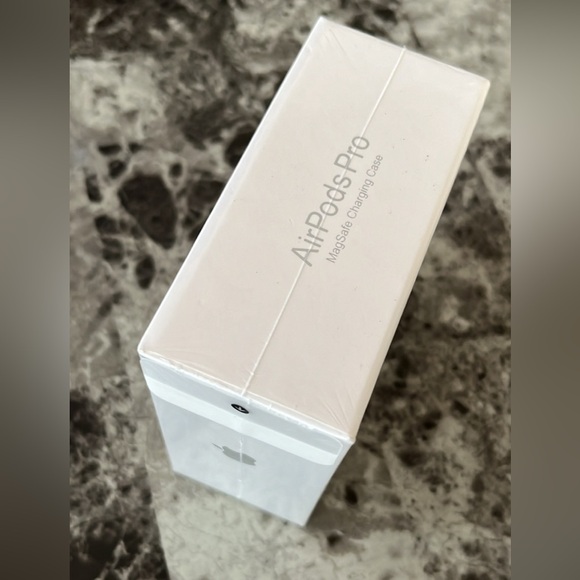 Apple AirPod Pros - Picture 3 of 3